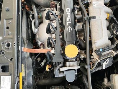 Usata Opel Astra 101 CV (74 kW) 2001 Nero Berlina