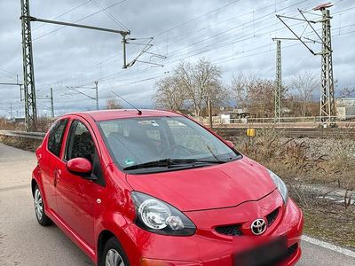 Gebraucht Toyota Aygo 68 PS (50 kW) 2007 Rot Kleinwagen