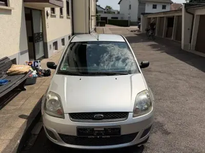 Gebraucht Ford Fiesta Trend 69 PS (50 kW) 2007 Silber Kleinwagen