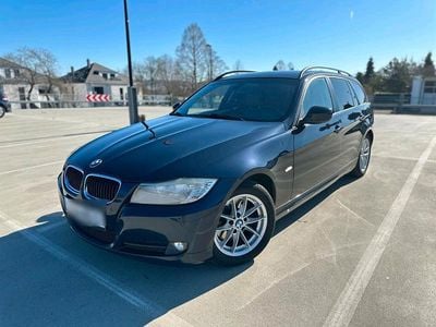 Gebraucht BMW 320 177 PS (130 kW) 2009 Blau Kombi