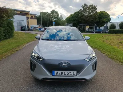 Gebraucht Hyundai Ioniq Premium 88 kW (120 PS) 2018 Silber Kleinwagen