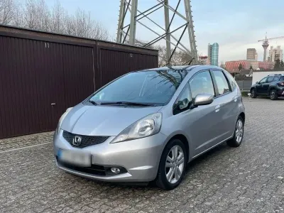 Gebraucht Honda Jazz Executive 99 PS (72 kW) 2009 Silber Kleinwagen
