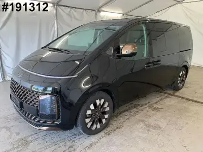Gebraucht Hyundai Staria Signature 177 PS (130 kW) 2022 Abyss black / mic Van / Kleinbus