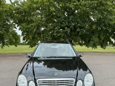 Gebraucht Mercedes E240 177 PS (130 kW) 2004 Schwarz Kombi