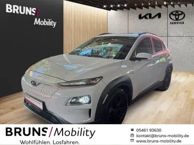 Gebraucht Hyundai Kona Premium 150 kW (204 PS) 2020 Chalk white / met SUV