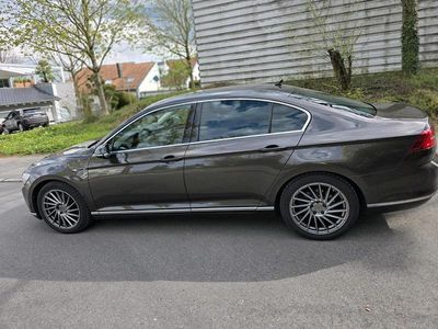 Gebraucht VW Passat Highline 150 PS (110 kW) 2016 Braun Limousine