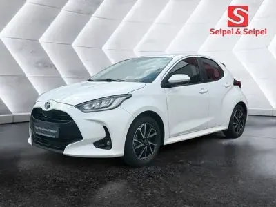 Gebraucht Toyota Yaris Basis 116 PS (85 kW) 2022 Schneeweiß Kleinwagen