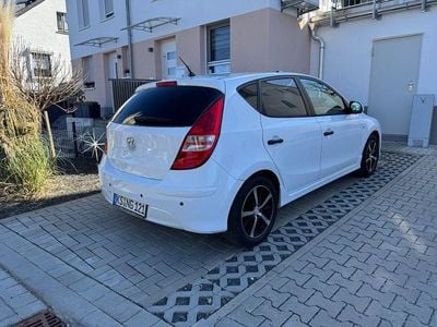 Gebraucht Hyundai i30 109 PS (80 kW) 2010 Weiß Limousine