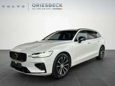 Używany Volvo V60 Ultimate 455 KM (334 kW) 2022 Biały Kombi