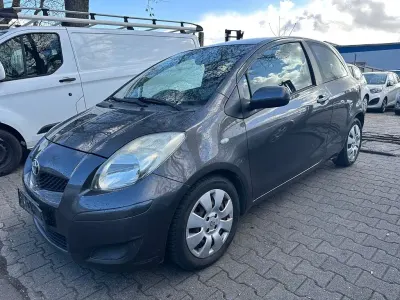 Gebraucht Toyota Yaris 69 PS (50 kW) 2009 Grau Kleinwagen