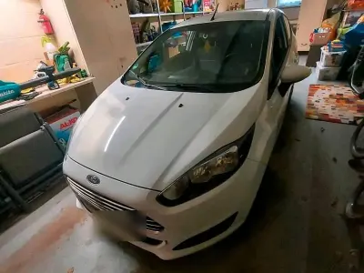 Usata Ford Fiesta 60 CV (44 kW) 2012 Bianco Utilitaria