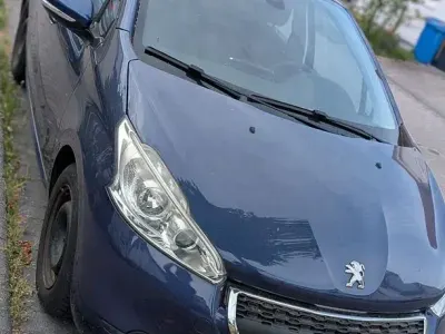 Gebraucht Peugeot 208 Active 92 PS (67 kW) 2014 Blau Kleinwagen