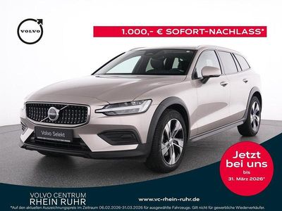 Silber bright dusk / metallic Gebraucht 2023 Volvo V60 CC Plus Kombi | 35.350 € (Fairer Preis)