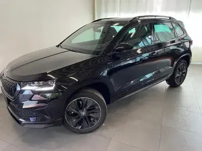 Neu Skoda Karoq SportLine 150 PS (110 kW) 2026 Black magic perleffekt SUV