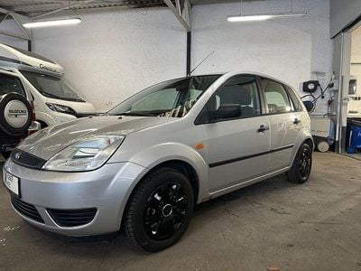 Silber Gebraucht 2004 Ford Fiesta Viva X Limousine | 2.500 € (Fairer Preis)