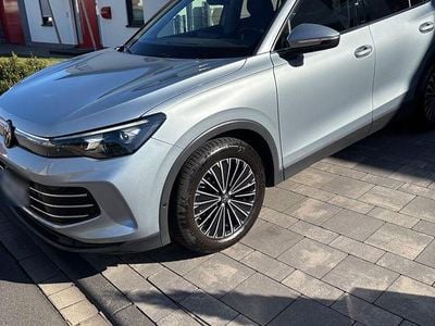 Gebraucht VW Tiguan Elegance 150 PS (110 kW) 2024 Silber SUV