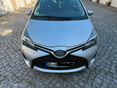 Gebraucht Toyota Yaris Comfort 101 PS (74 kW) 2016 Silber Kleinwagen