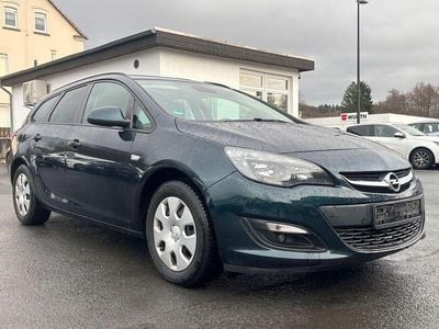 Grün Gebraucht 2016 Opel Astra Style Kombi | 2.950 € (Guter Preis)