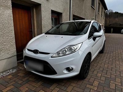 Gebraucht Ford Fiesta 82 PS (60 kW) 2010 Weiß Kleinwagen