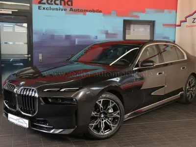 Gebraucht BMW 750e Performance 489 PS (359 kW) 2024 Sophistograu brillanteffekt (a Limousine