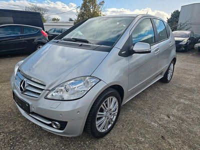Gebraucht Mercedes A200 136 PS (100 kW) 2012 Silber Kleinwagen