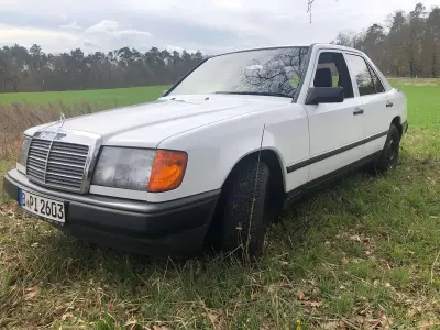 Gebraucht Mercedes E230 132 PS (97 kW) 1987 Weiß Limousine