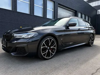 Gebraucht BMW 520 M Sport 190 PS (139 kW) 2023 Carbonschwarz metallic Limousine