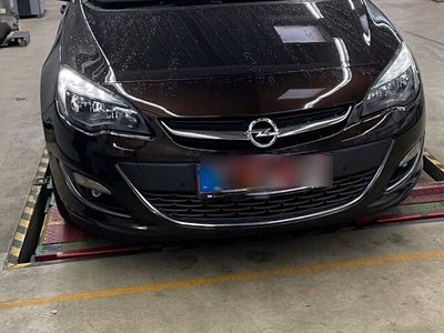 gebraucht Opel Astra SportsTourer 1.6 Benzin Automatik