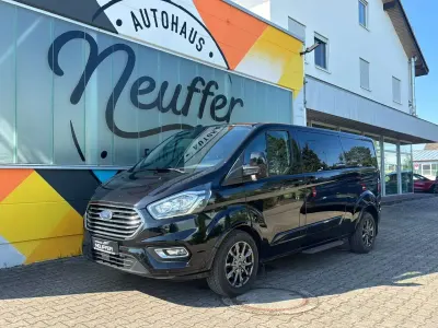 Gebraucht Ford Tourneo Titanium 131 PS (96 kW) 2022 Obsidianschwarz Van / Kleinbus