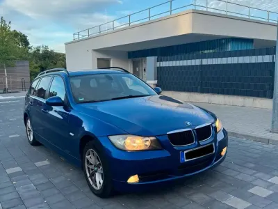 Gebraucht BMW 320 150 PS (110 kW) 2007 Blau Kombi
