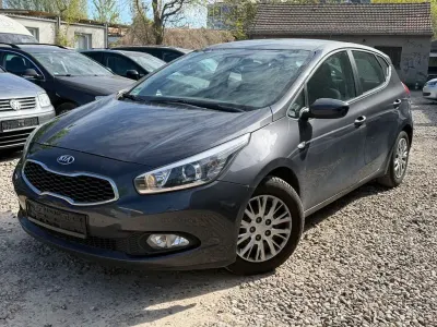 Używany Kia Ceed Edition 7 90 KM (66 kW) 2015 Szary Hatchback