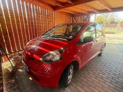 Gebraucht Toyota Aygo 68 PS (50 kW) 2007 Rot Kleinwagen