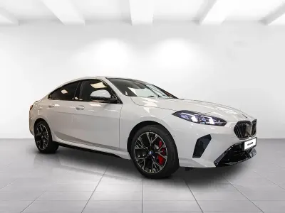 Gebraucht BMW 220 M Sport 170 PS (125 kW) 2025 Alpinweiss iii Limousine