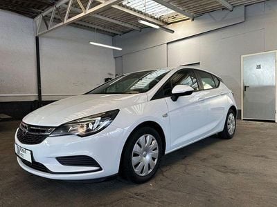 Weiß Gebraucht 2019 Opel Astra Limousine | 10.999 € (Fairer Preis)