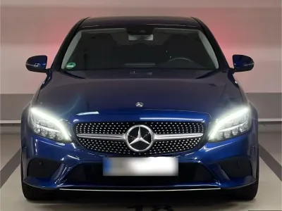 Gebraucht Mercedes C180 156 PS (114 kW) 2018 Blau Limousine