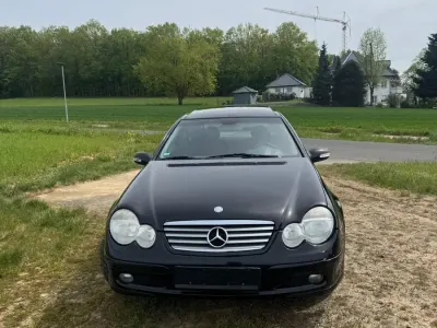 Second-hand Mercedes C180 130 CP (95 kW) 2001 Negru Hatchback