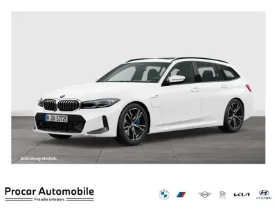 Begagnad BMW 330e M Sport 360 HK (264 kW) 2025 Vit Kombi