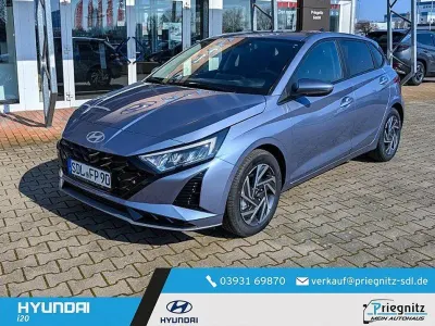 Gebraucht Hyundai i20 101 PS (74 kW) 2025 Blau Kleinwagen