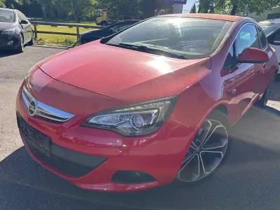Brugt Opel Astra GTC Innovation 179 HK (131 kW) 2012 Rød Sedan