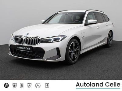 Mineralweiã metallica96 Gebraucht 2022 BMW 330e M Sport Kombi | 29.999 € (Fairer Preis)
