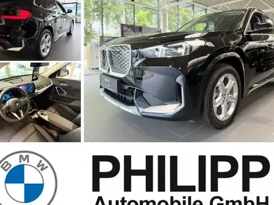 Neu BMW iX1 Luxury Line 150 kW (204 PS) 2026 Schwarz SUV