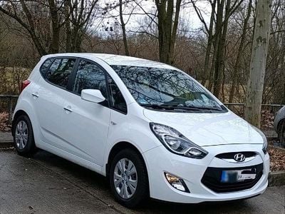 Gebraucht Hyundai ix20 90 PS (66 kW) 2015 Weiß Kleinwagen