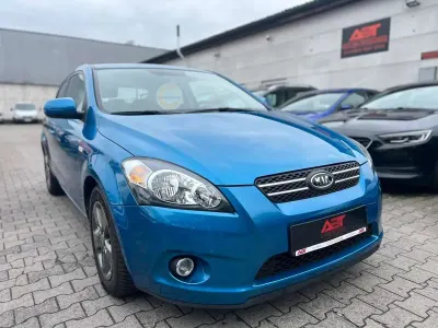 Używany Kia ProCeed 90 KM (66 kW) 2010 Niebieski Hatchback