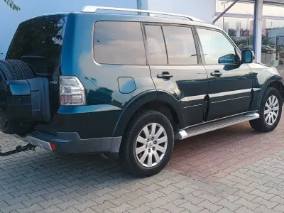 Gebraucht Mitsubishi Pajero Instyle 250 PS (183 kW) 2009 Grün SUV