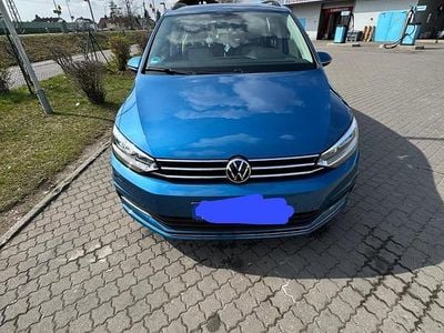 Gebraucht VW Touran Highline 150 PS (110 kW) 2022 Blau Van / Kleinbus