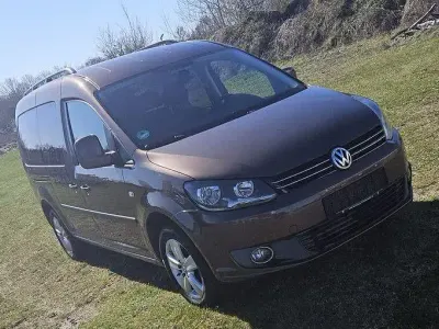 Gebraucht VW Caddy Maxi 102 PS (75 kW) 2010 Braun Van / Kleinbus