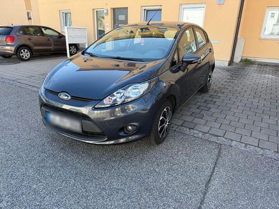 Gebraucht Ford Fiesta 60 PS (44 kW) 2010 Grau Kleinwagen