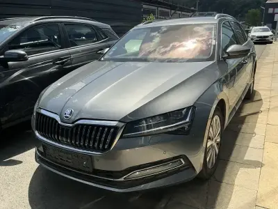 Gebraucht Skoda Superb Style 150 PS (110 kW) 2023 Grau Kombi