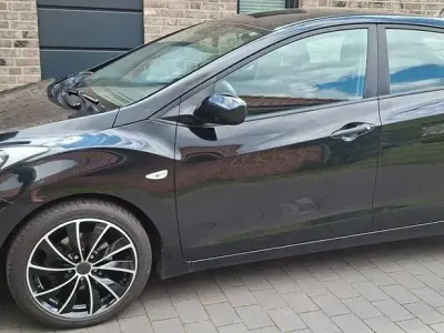 Gebraucht Hyundai i30 Classic 99 PS (72 kW) 2013 Schwarz Limousine