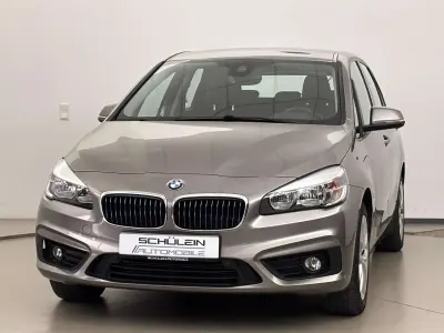 Gebraucht BMW 225 Active Tourer Advantage 136 PS (100 kW) 2017 Platinsilber Van / Kleinbus